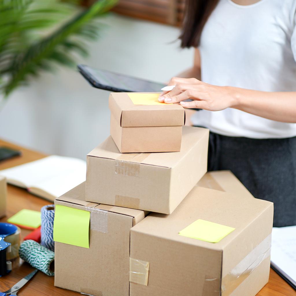 User managing email folders on interface