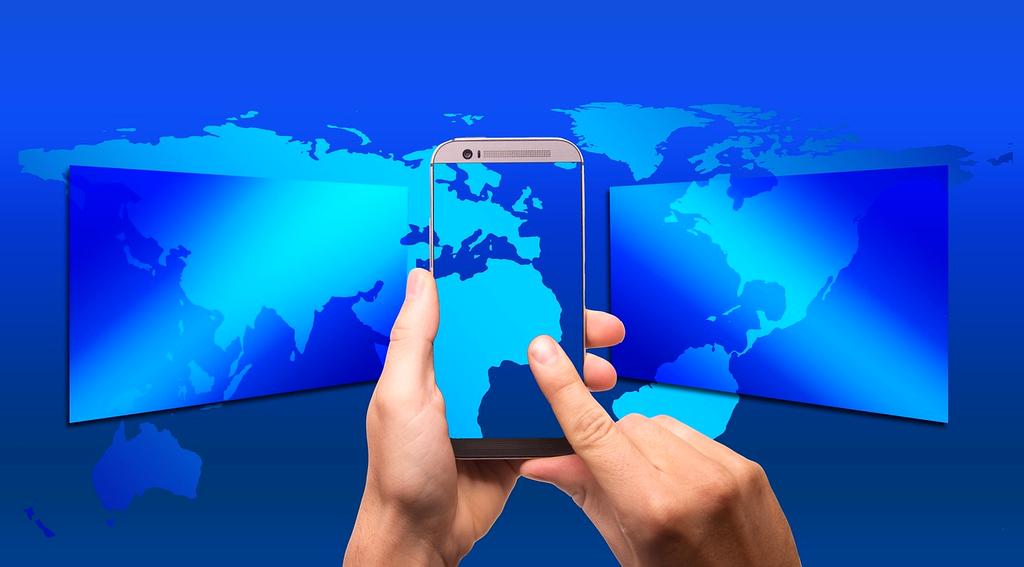 Professional happily managing emails using cajofue tools